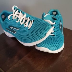 Sketches Go train shoes